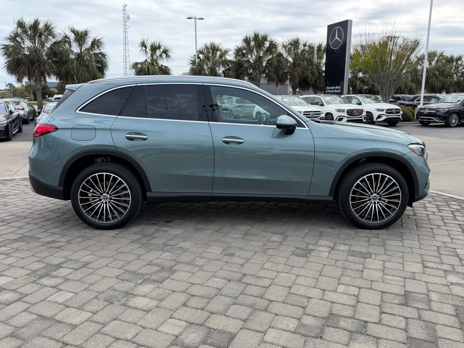New 2026 Verde Silver Mercedes-Benz GLC 300 image 31