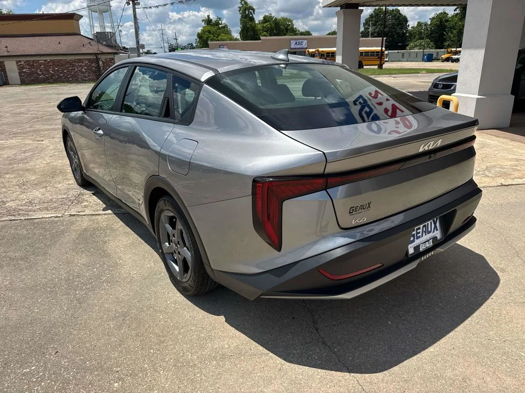 2025 Kia K4 LXS - Photo 16