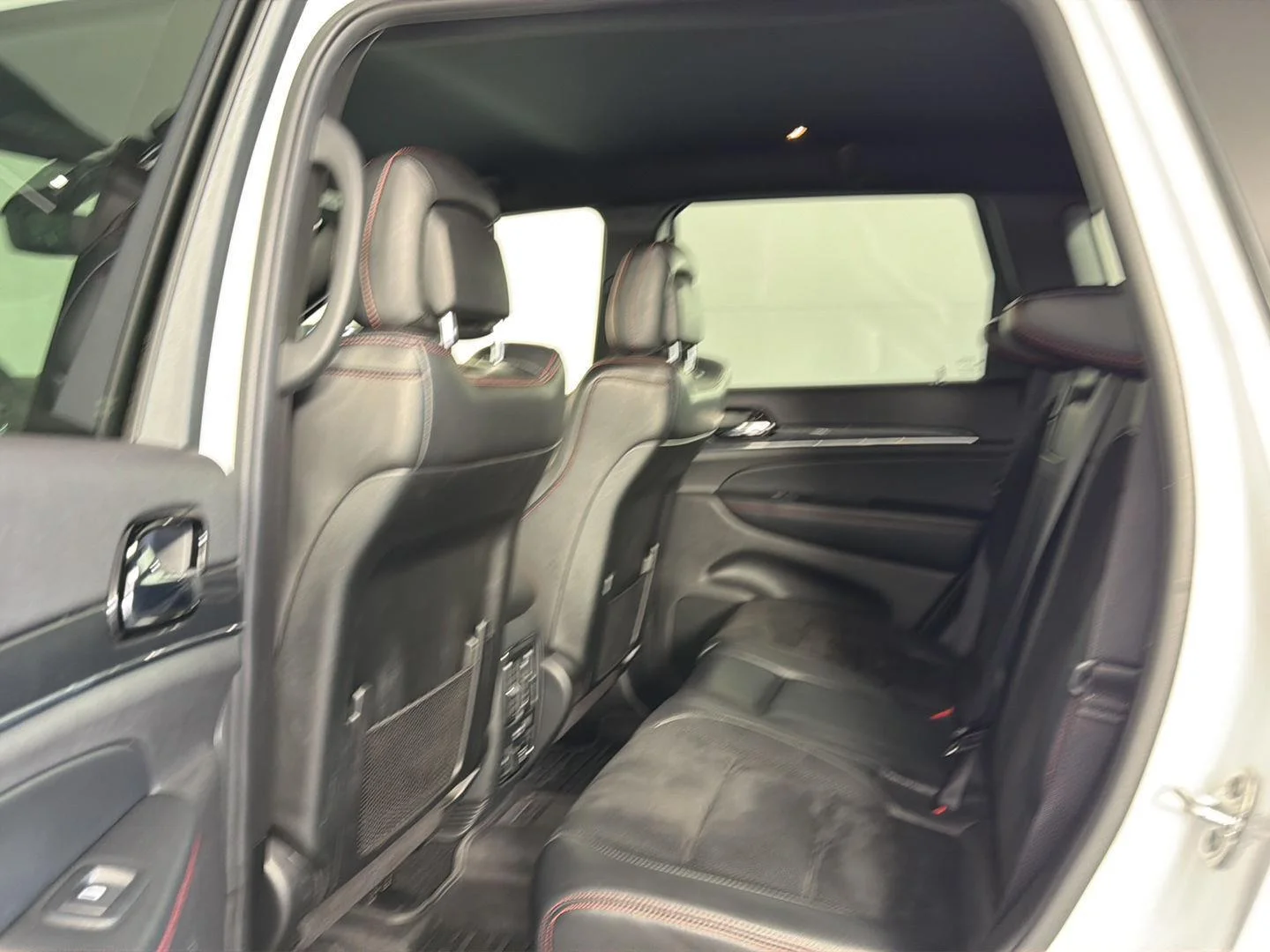 Used 2019 Bright White Clearcoat Jeep Trailhawk image 22
