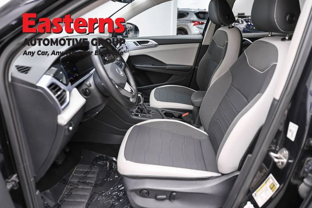 Used 2025 Black Volkswagen 1.5T SE image 14