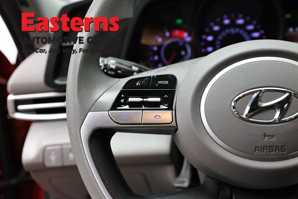 Used 2023 Red Hyundai SE image 16