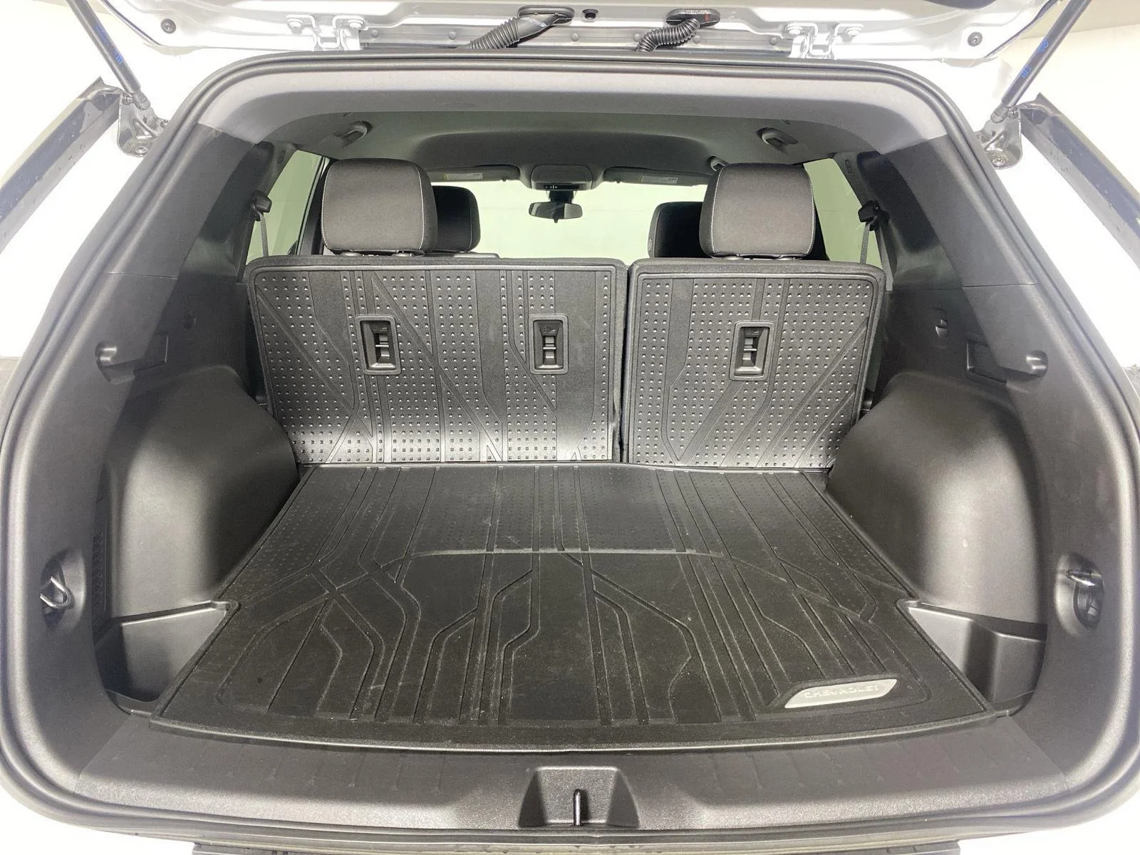 New 2026 Summit White Chevrolet 2LT image 25