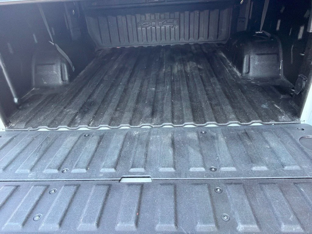 Used 2022 Summit White GMC AT4 image 12