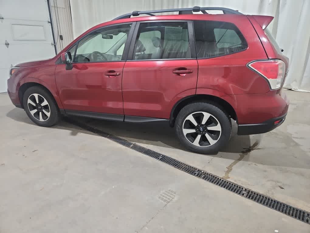 Used 2018 Venetian Red Pearl Subaru Premium image 5