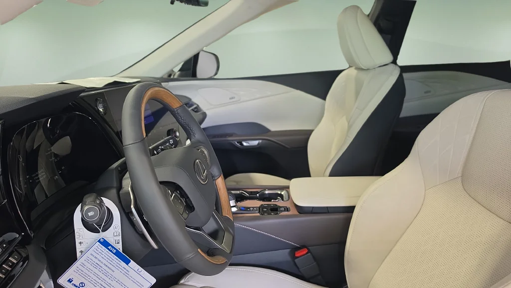 New 2026 Eminent White Pearl Lexus  350 LUXURY AWD image 15