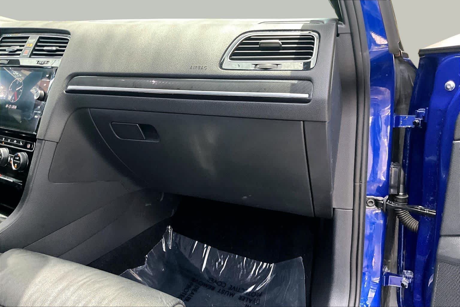 Used 2018 Lapiz Blue Metallic Volkswagen  image 19