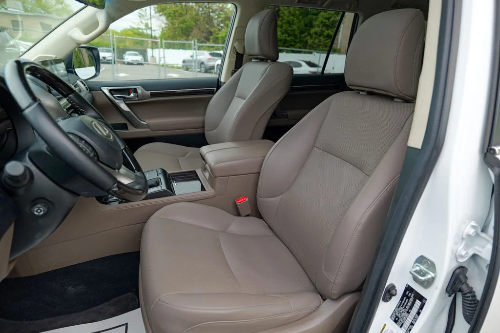 Used 2023 White Pearl Lexus 460 image 23