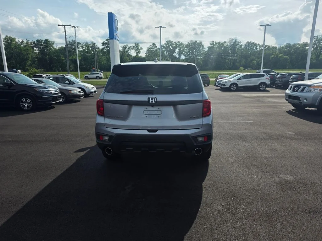 Certified Used 2023 Lunar Silver Metallic Honda EX-L image 4