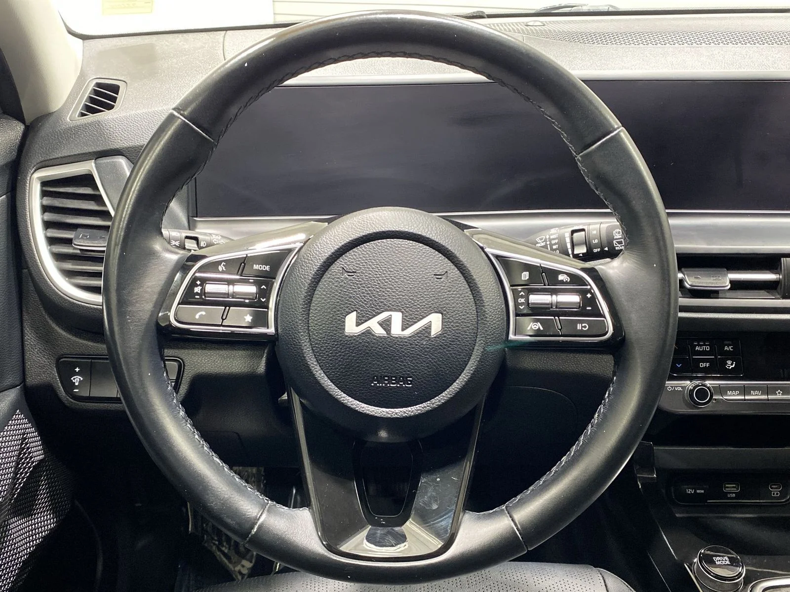 2024 Kia Seltos EX - Photo 14