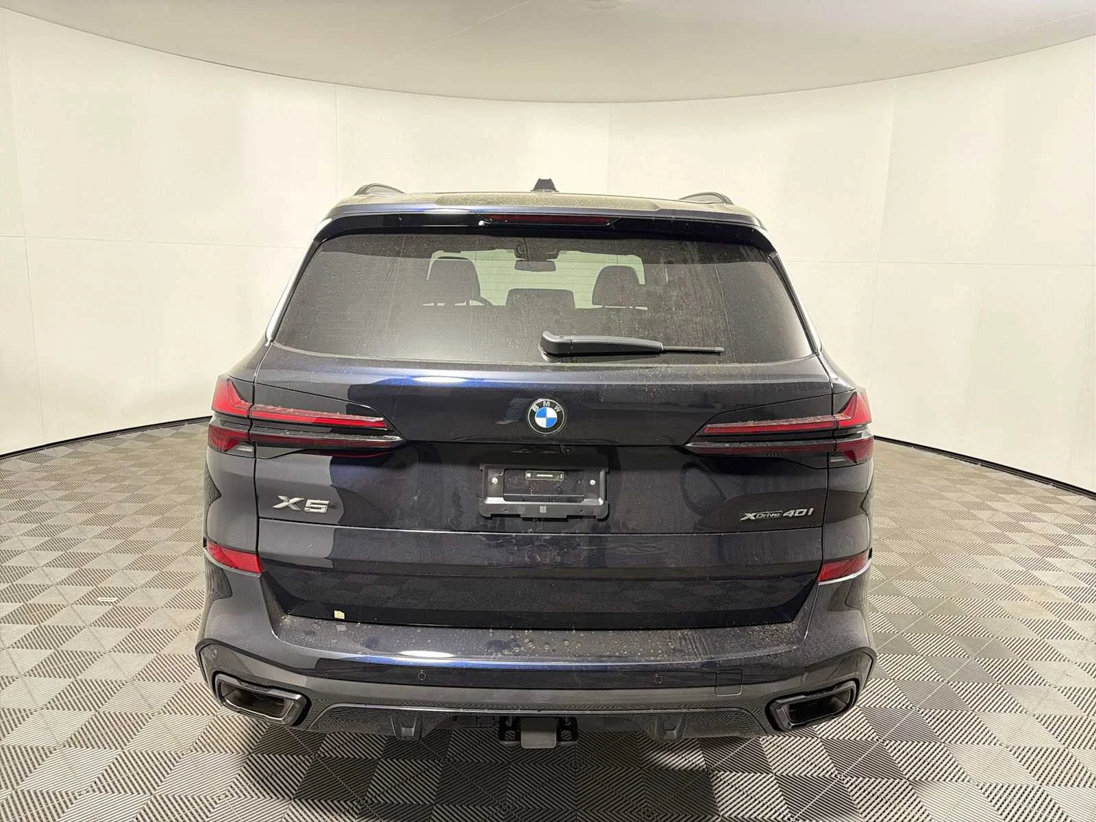 New 2026 Carbon Black Metallic BMW xDrive40i image 2