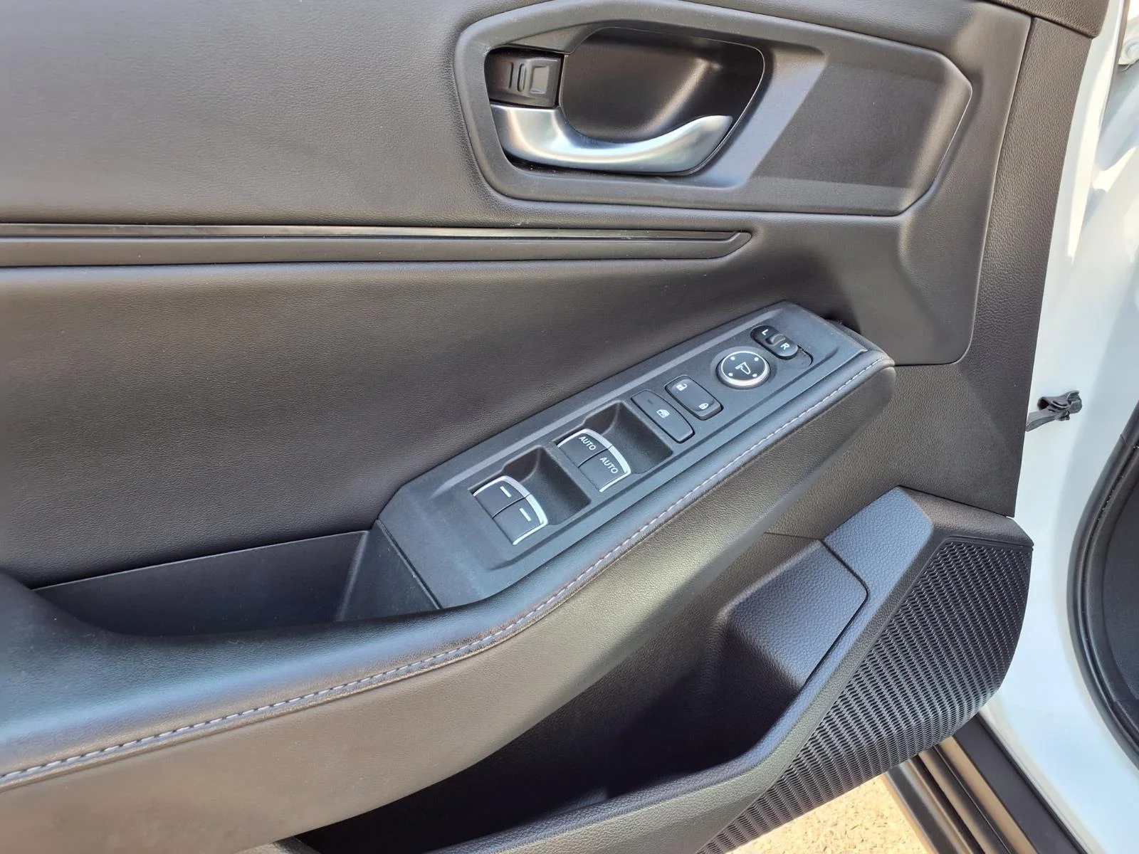 Used 2023 Platinum White Pearl (wx) Honda Sport image 17