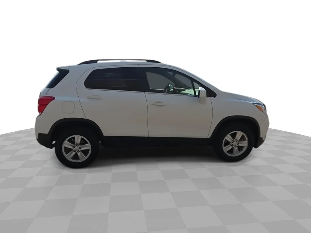 Used 2020 White Chevrolet LT image 9