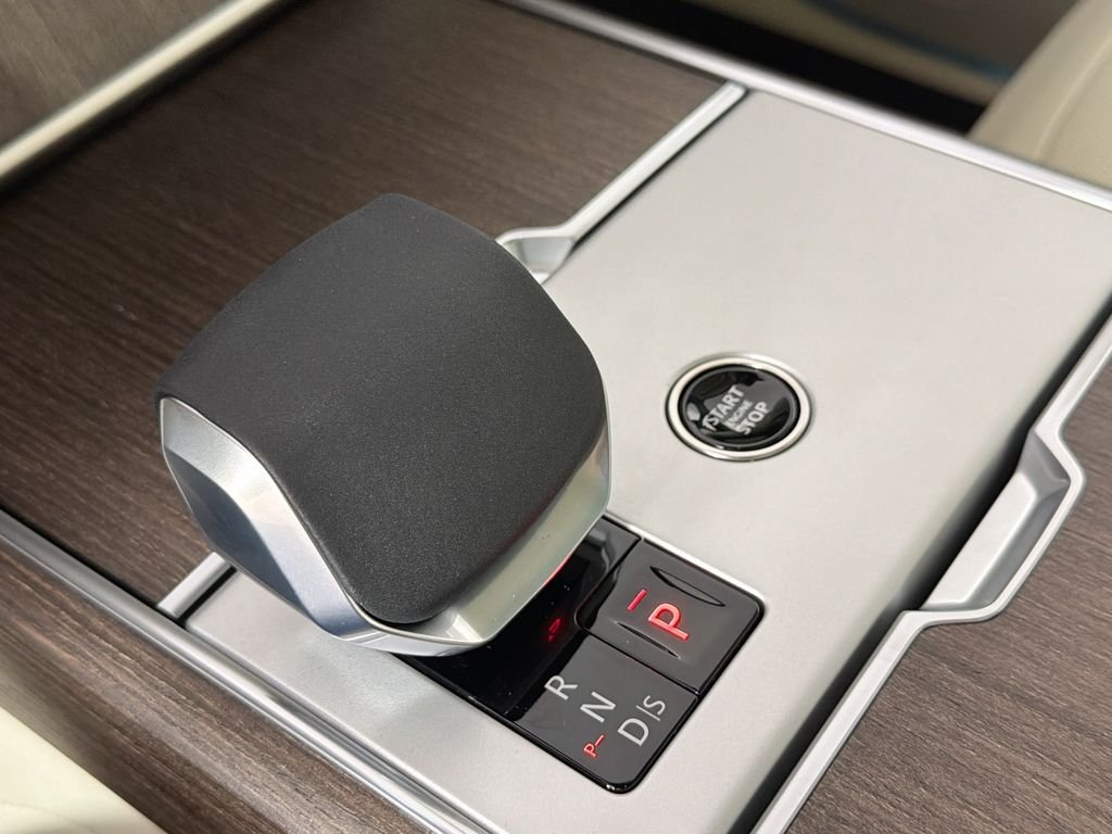 New 2026 Fuji White Land Rover SE image 17