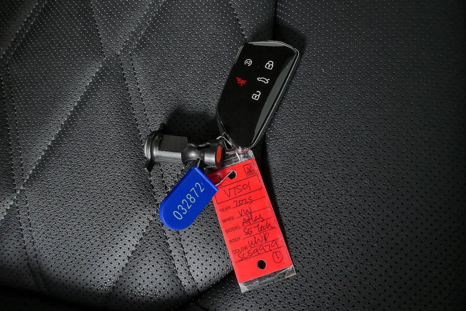 Certified Used 2025  VOLKSWAGEN SE image 24