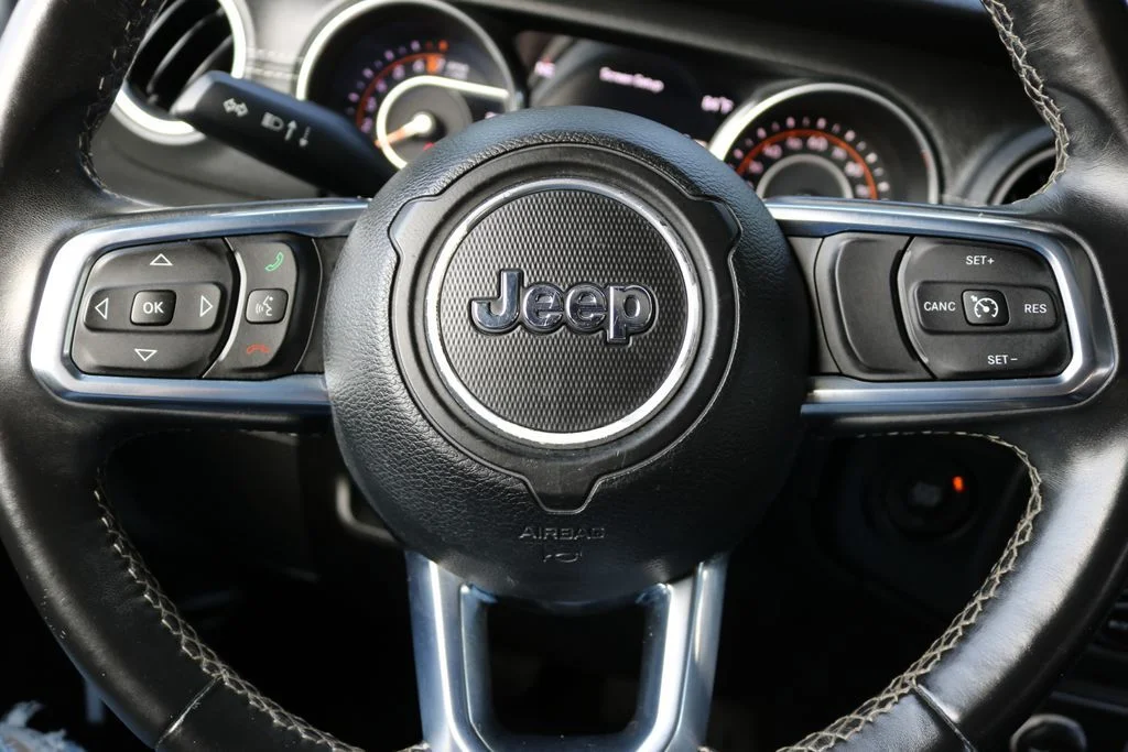 Used 2018 White Jeep Unlimited Sahara image 22