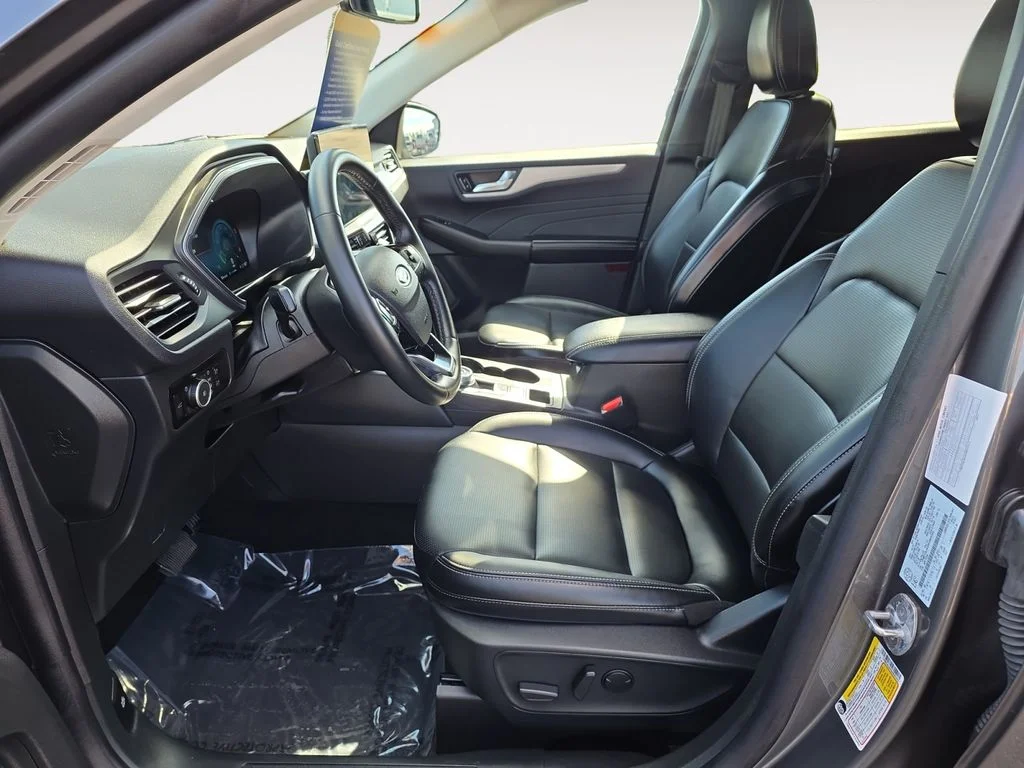 Used 2025 Carbonized Grey Metallic Ford Platinum image 15