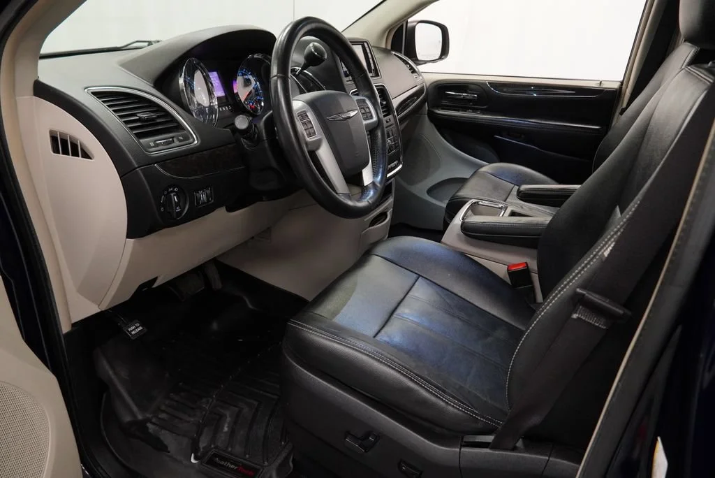 Used 2016 Blue Chrysler Touring image 9