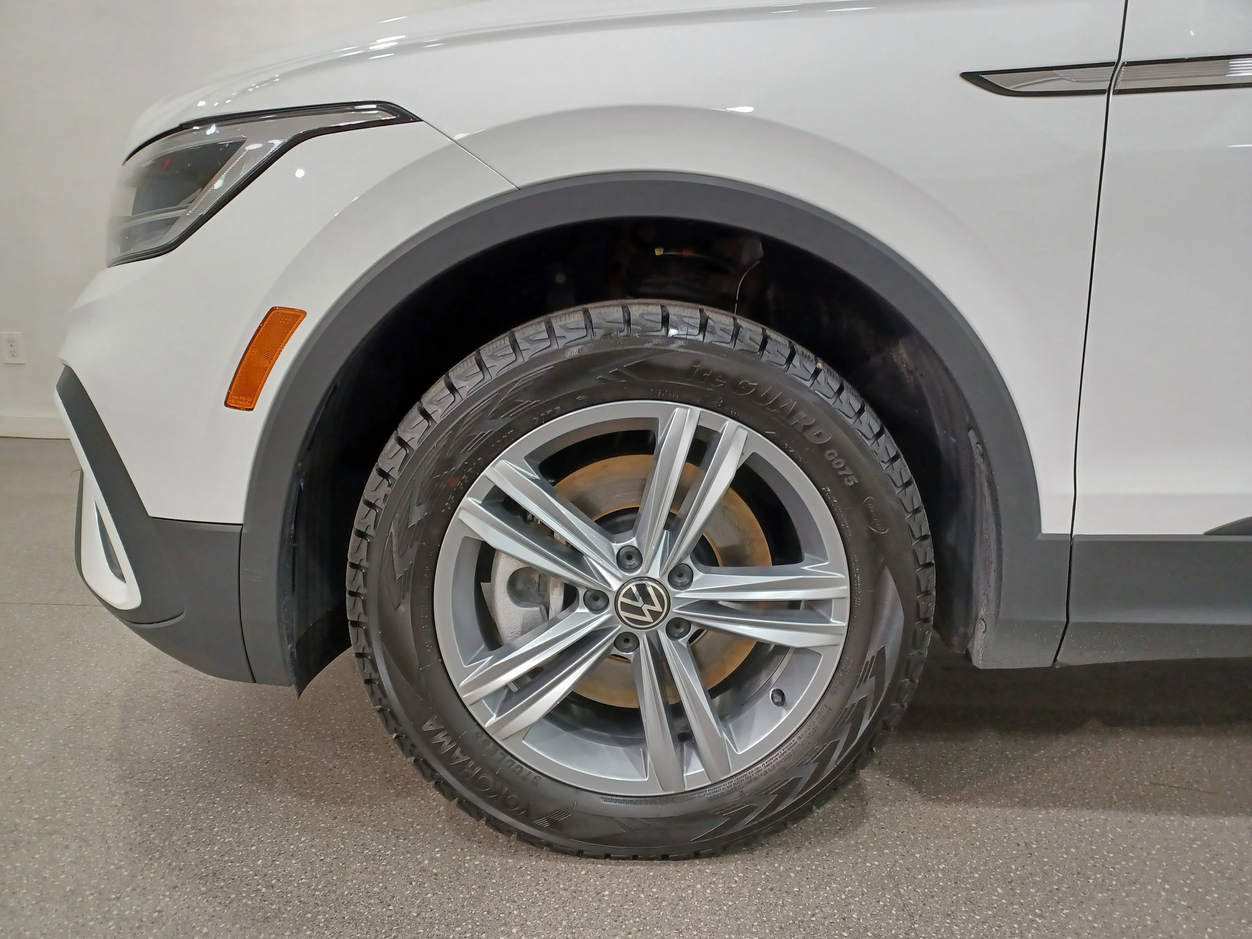 Certified Used 2024 Pure White Volkswagen Comfortline 4Motion*Adapt Cruise | Remote Start | Htd Lthr & Wheel | Pano Roof | Blind Spot Detect image 20
