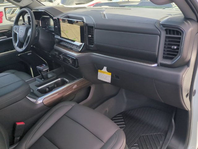 Used 2026 Summit White Chevrolet LT Trail Boss image 32