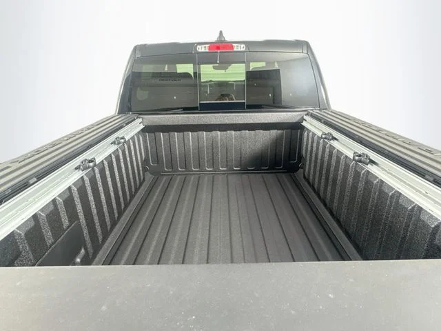 New 2026 Diamond Black Crystal Pearl-Coat Exterior Paint RAM BIG HORN image 24