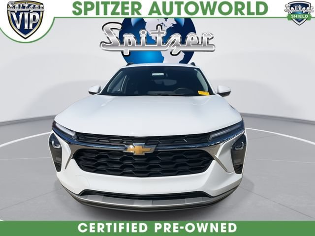 Used 2024 Summit White Chevrolet LT image 3
