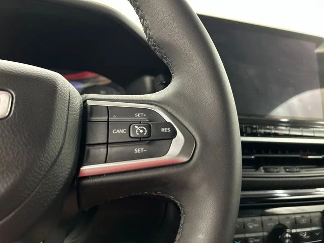 Used 2025 Silver Jeep Latitude image 10