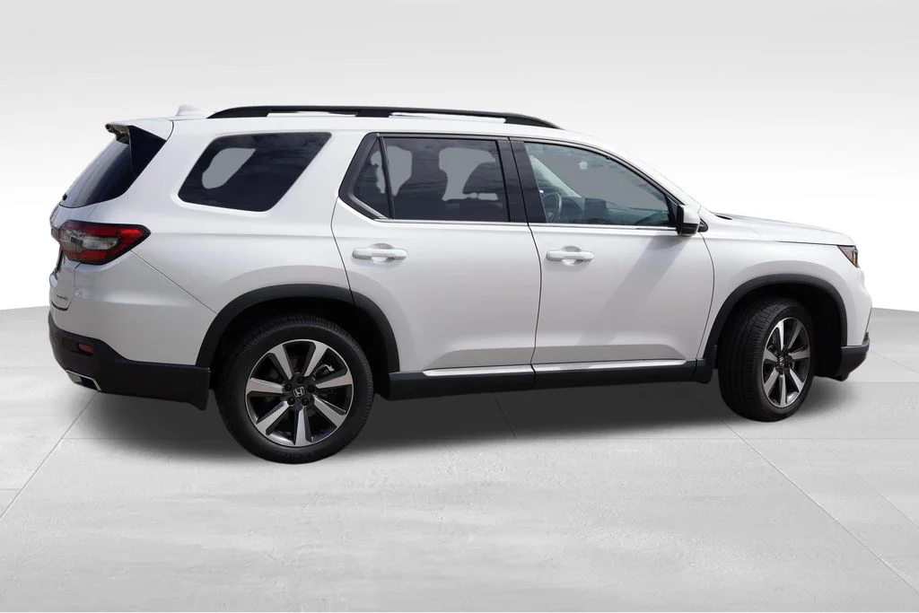 Used 2023 Platinum White Pearl Honda Touring image 4