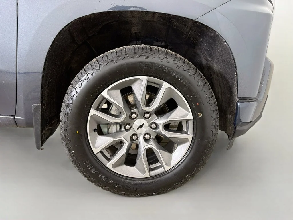 Used 2021 SHADOW GRAY METALLIC Chevrolet RST image 27