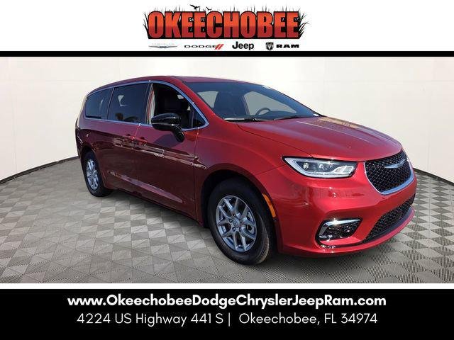 2026 Chrysler Pacifica Select's photo