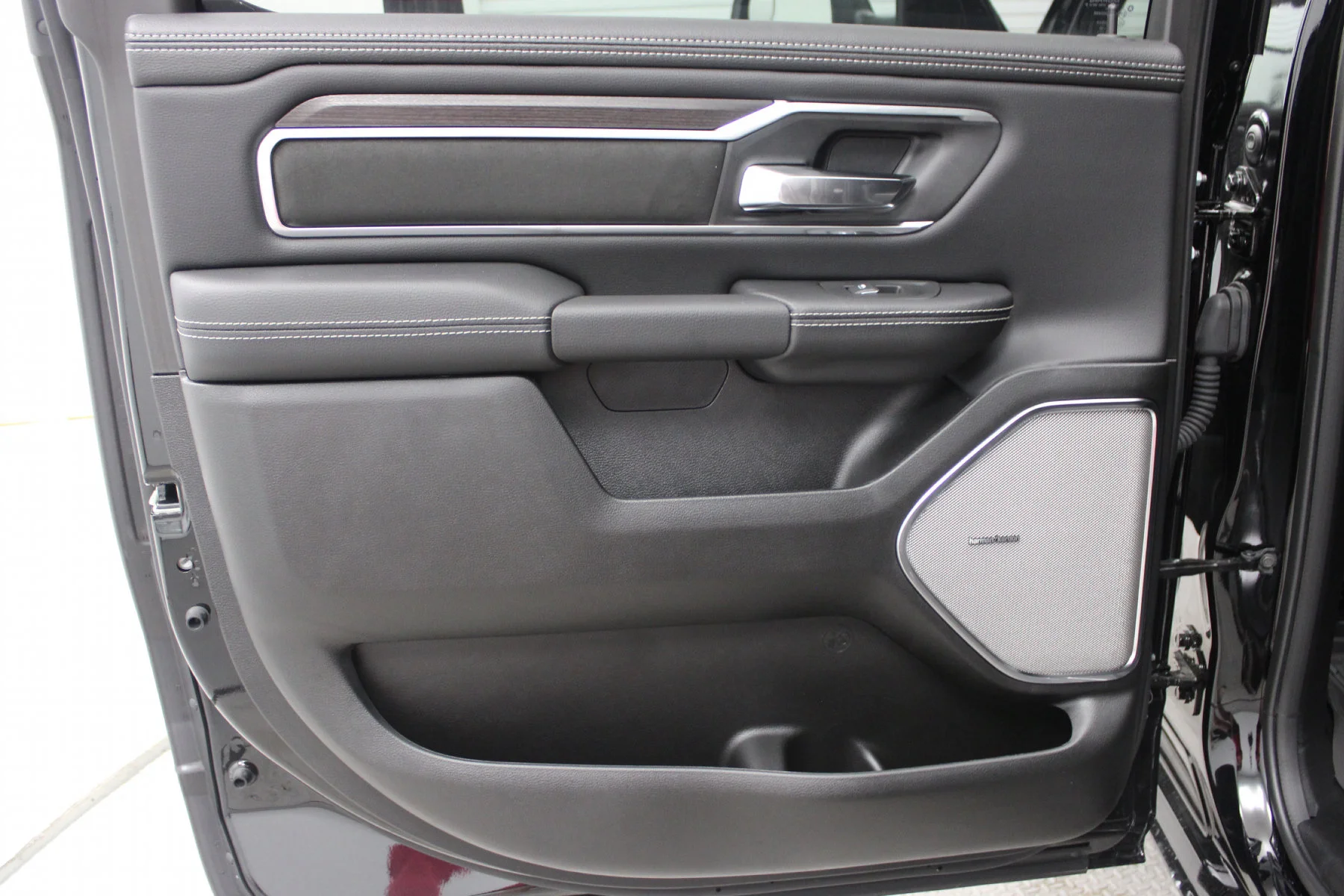 2026 RAM 1500 Laramie - Photo 17