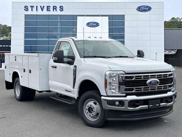 2025 Ford Chassis Cab