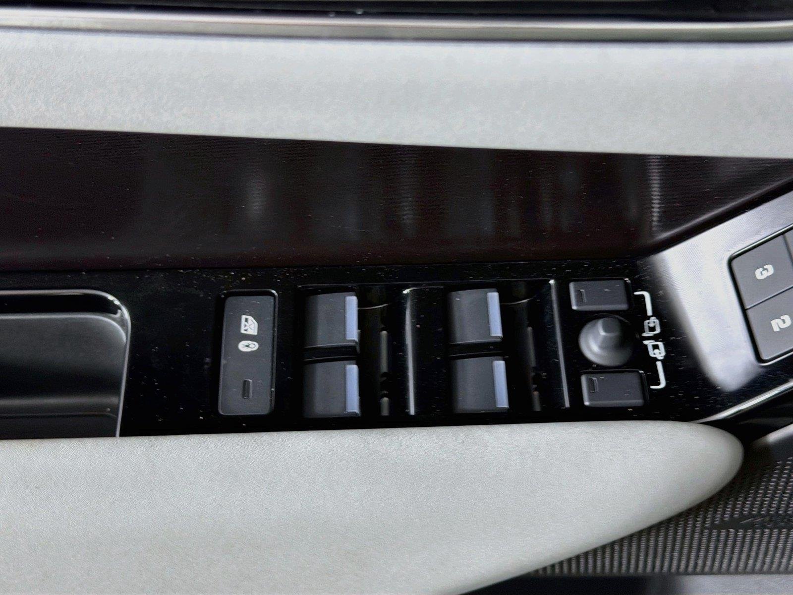 New 2026 Zadar Grey Land Rover Belgravia Edition image 17