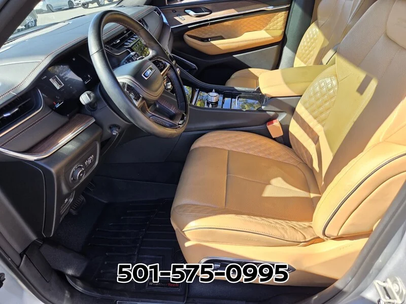 Used 2023 Silver JEEP SUMMIT 4X4 image 10