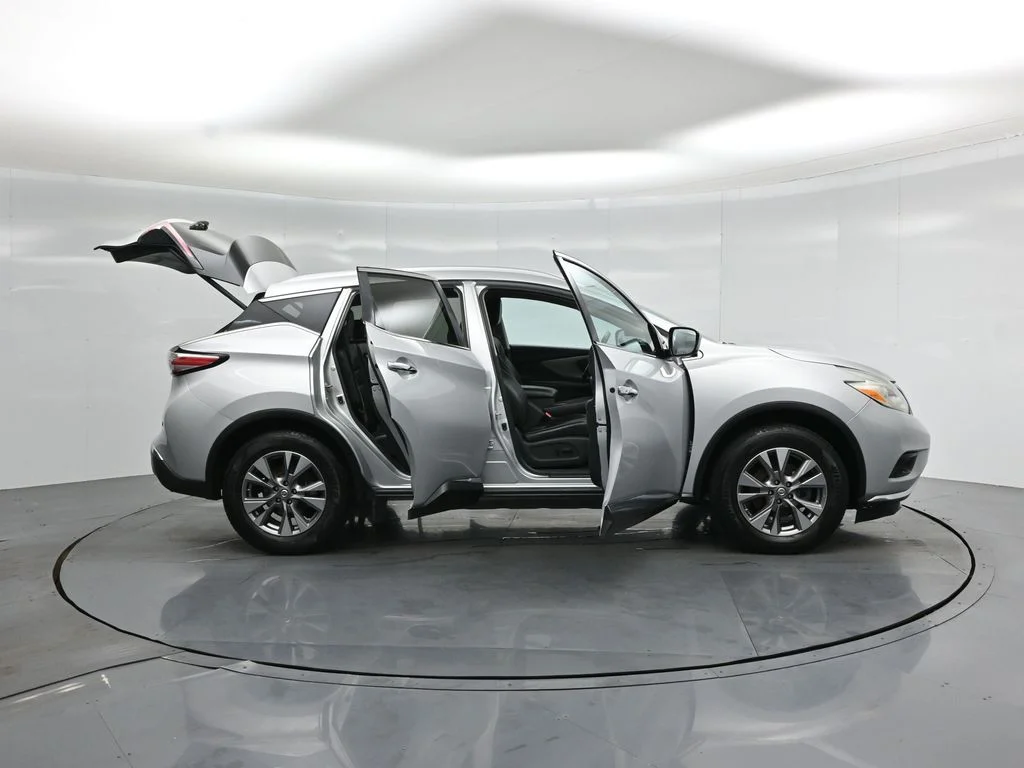 Used 2016 Silver Nissan SL image 4
