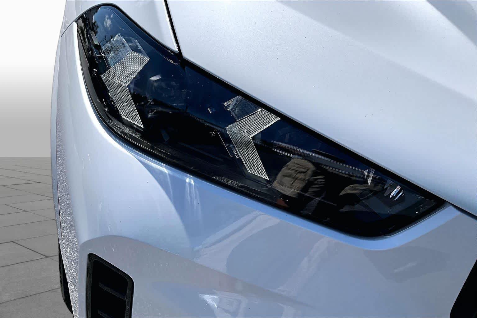 New 2026 Mineral White Metallic BMW xDrive40i image 13