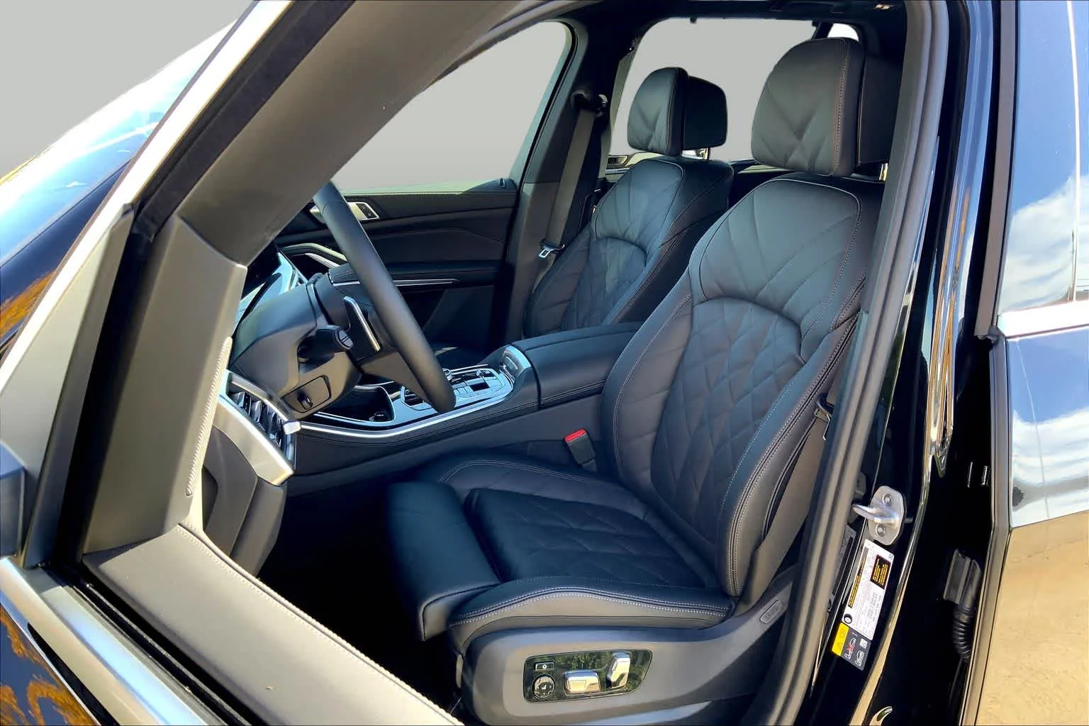 New 2026 Black Sapphire Metallic BMW xDrive50e image 9
