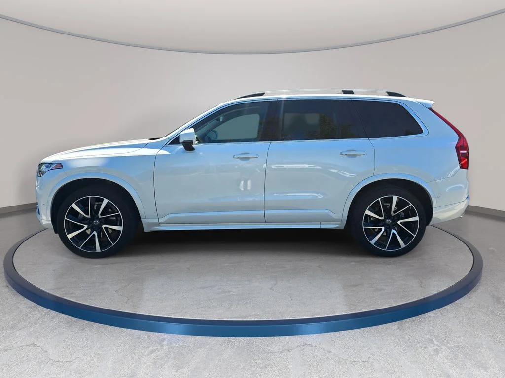 Used 2019 White Volvo T6 Momentum image 9