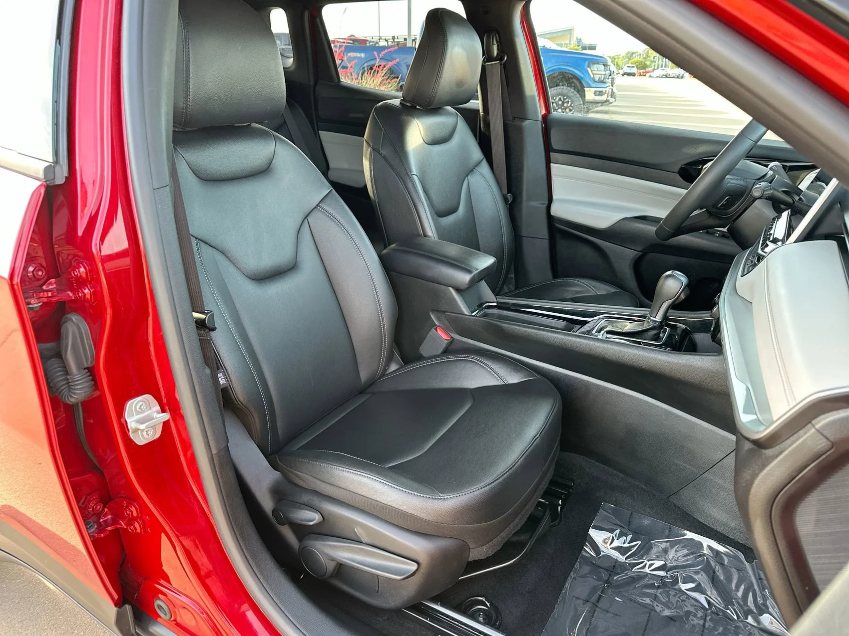 Used 2025 Red Hot Pearlcoat Jeep Limited image 24