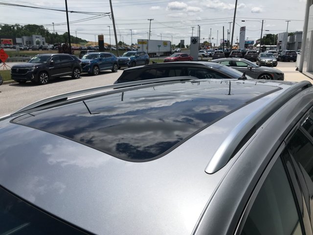 Used 2022 Pyrite Silver Metallic Volkswagen SE image 5