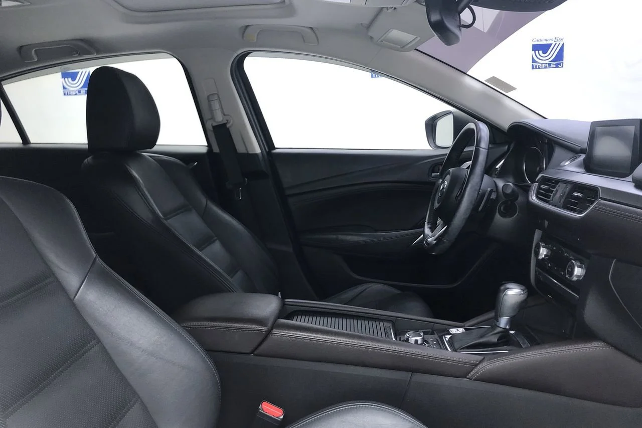 Used 2017 Snowflake White Pearl Mazda Grand Touring image 18