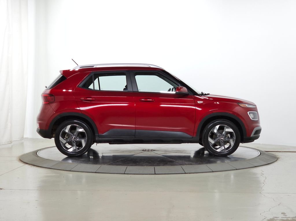 2025 Hyundai Venue SEL - Photo 11