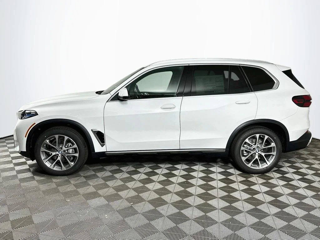New 2026 Alpine White BMW xDrive40i image 8