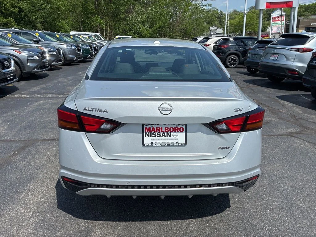 Certified Used 2024 Silver Nissan 2.5 SV image 6