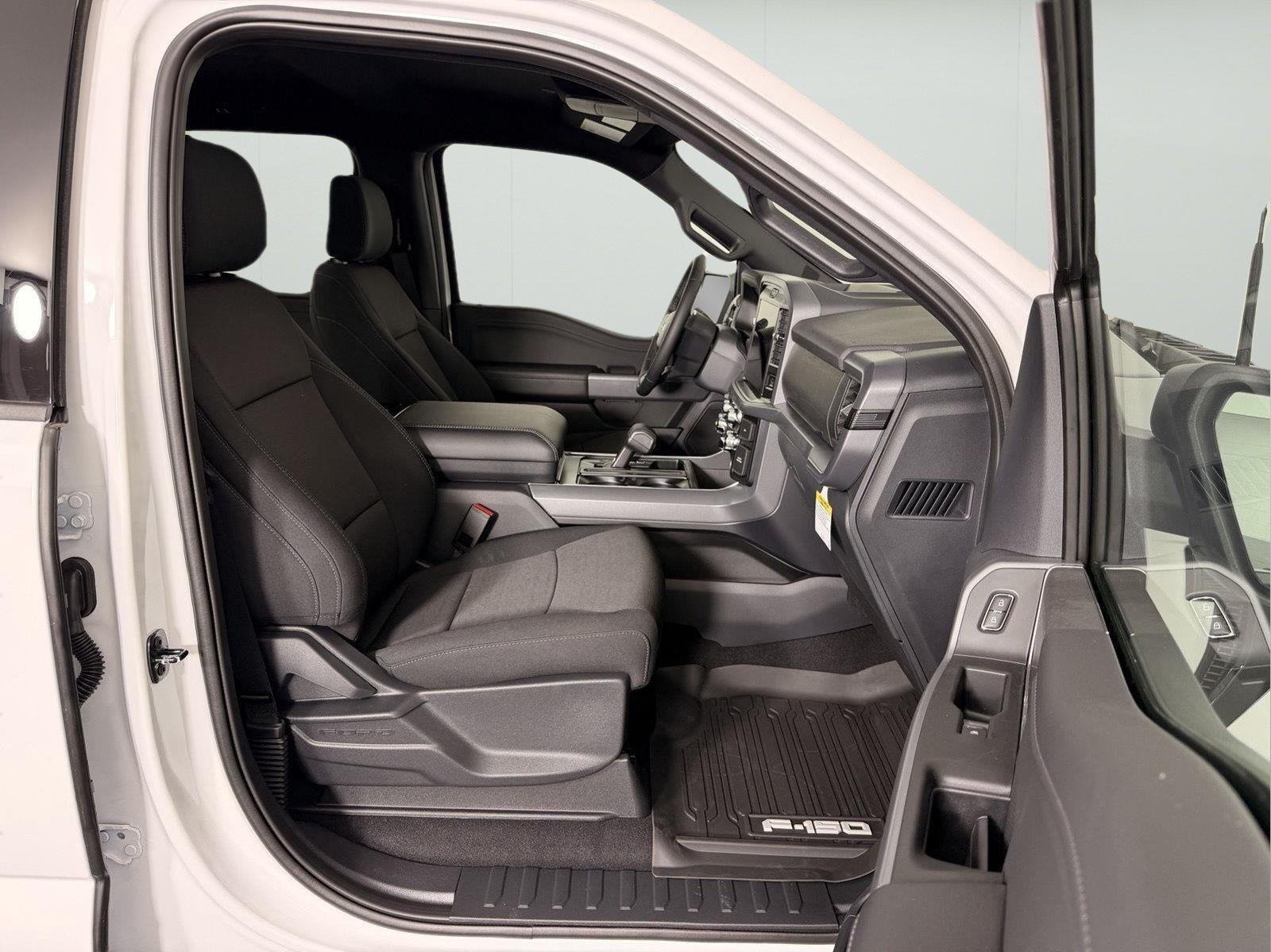 New 2026 Oxford White Ford XLT image 24