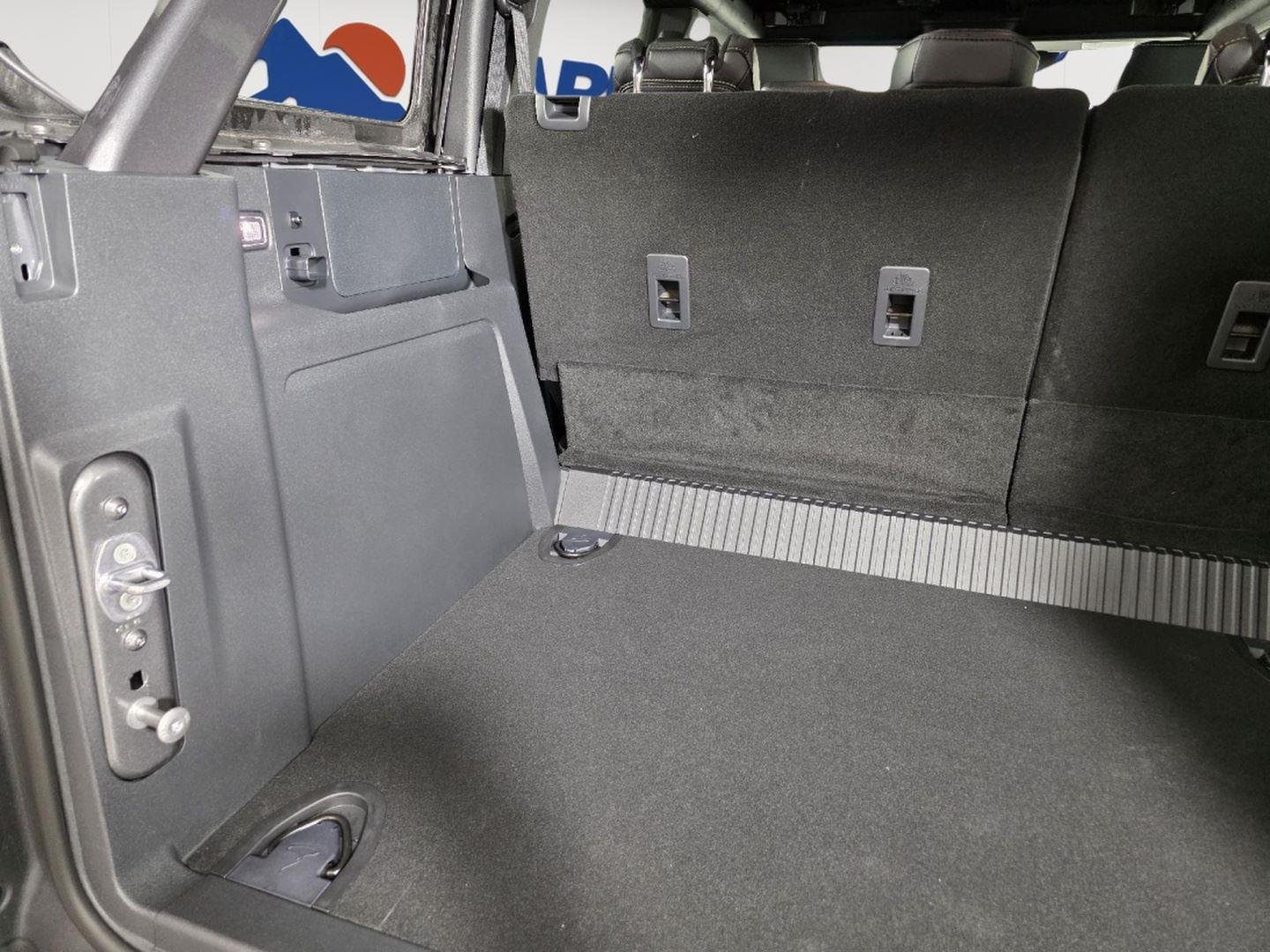 Used 2025 Carbonized Gray Metallic Ford Badlands image 7