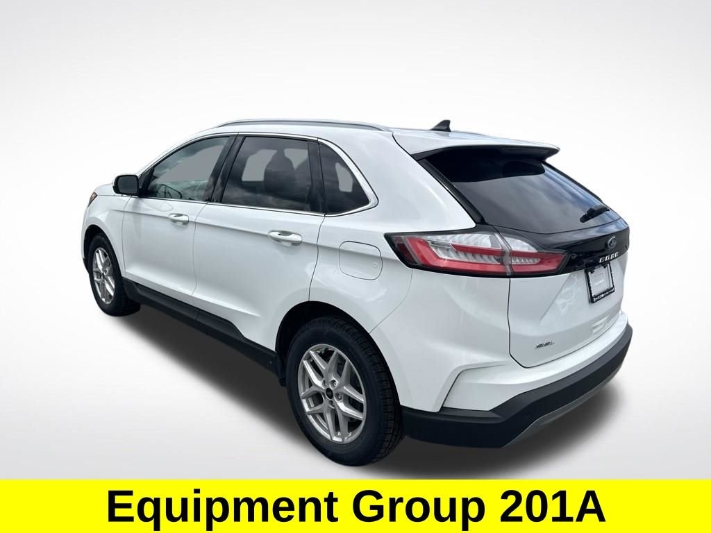 Certified Used 2023 Oxford White Ford SEL image 3