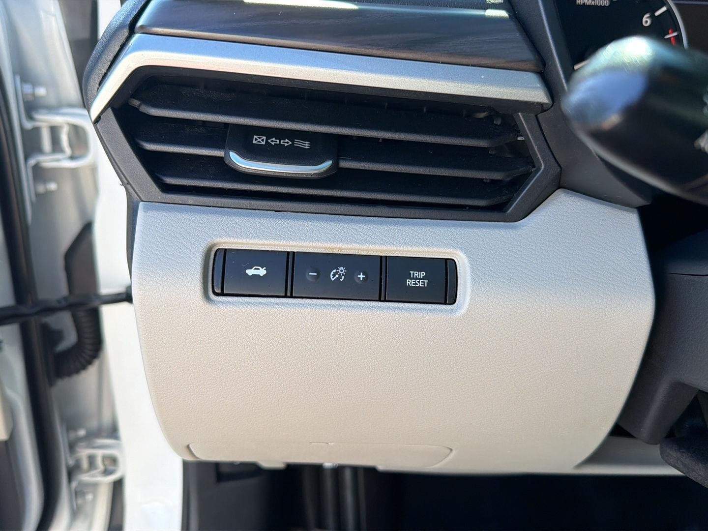 Used 2024 Pearl White Tricoat Nissan 2.5 SV image 19