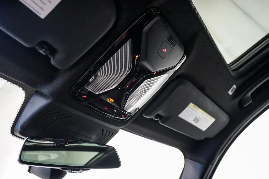 Used 2022 Black BMW sDrive30i image 29