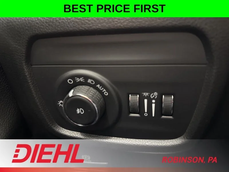 New 2026 Bright White Clear-Coat Exterior Paint Jeep Limited image 26
