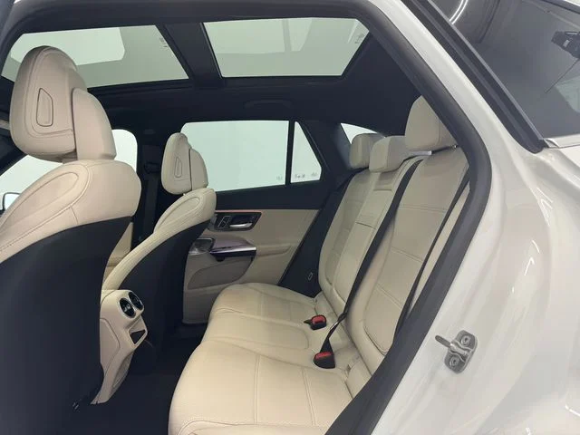 New 2027 White Mercedes-Benz GLC 300 image 20